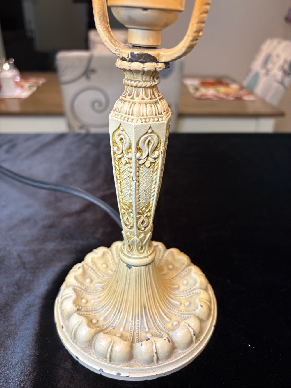 Antique Cast Metal Boudoir Lamp Decorative Bird Relief / Similar Lamps Made 1920 - Picture 4 of 16